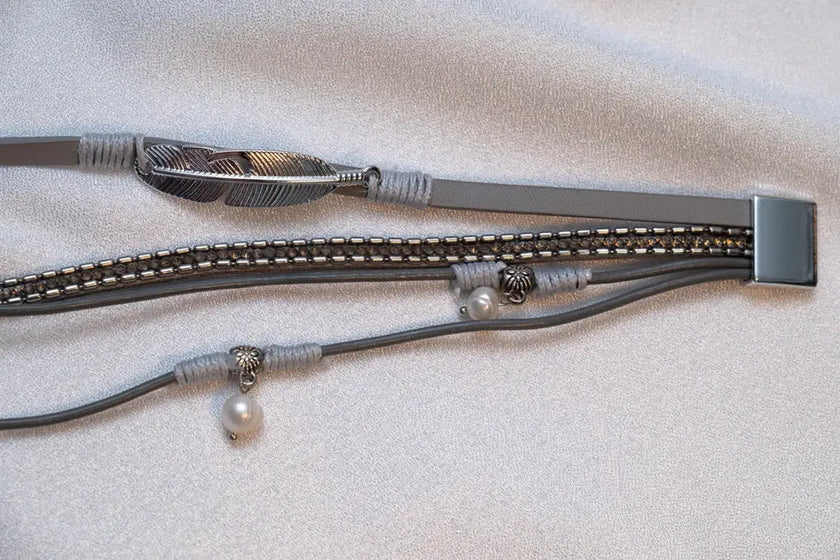 Boho-chic bracelet adorned with elegant stones for a stylish and sophisticated look | Grey