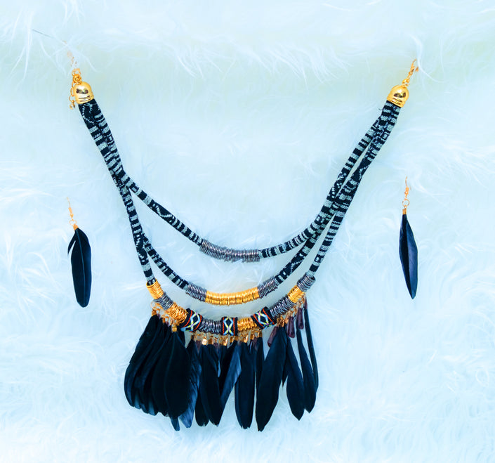 BlackBirdFeatherNecklace | Blue