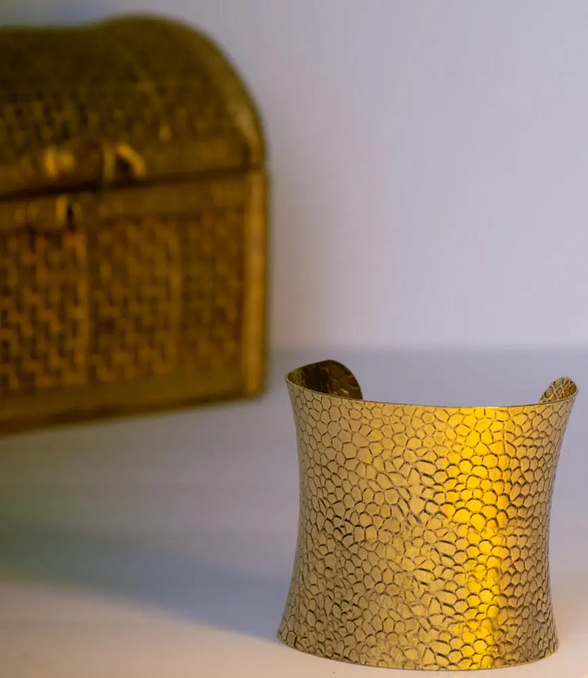 Gold-color hand cuff, an elegant accessory for adding sophistication to your outfit | Design-3