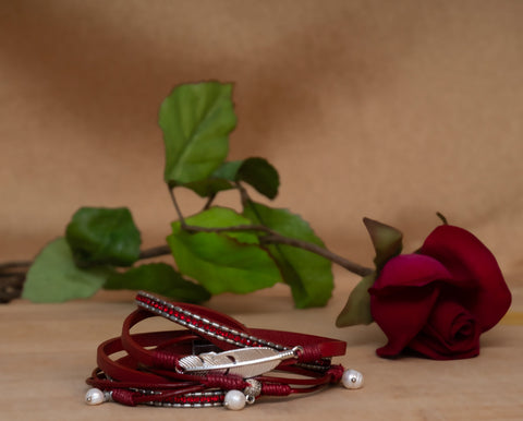 Boho-chic bracelet adorned with elegant stones for a stylish and sophisticated look | Red