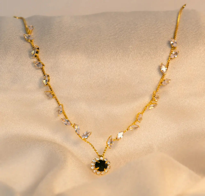 Golden Forehead jewelry with shiny stones | Golden
