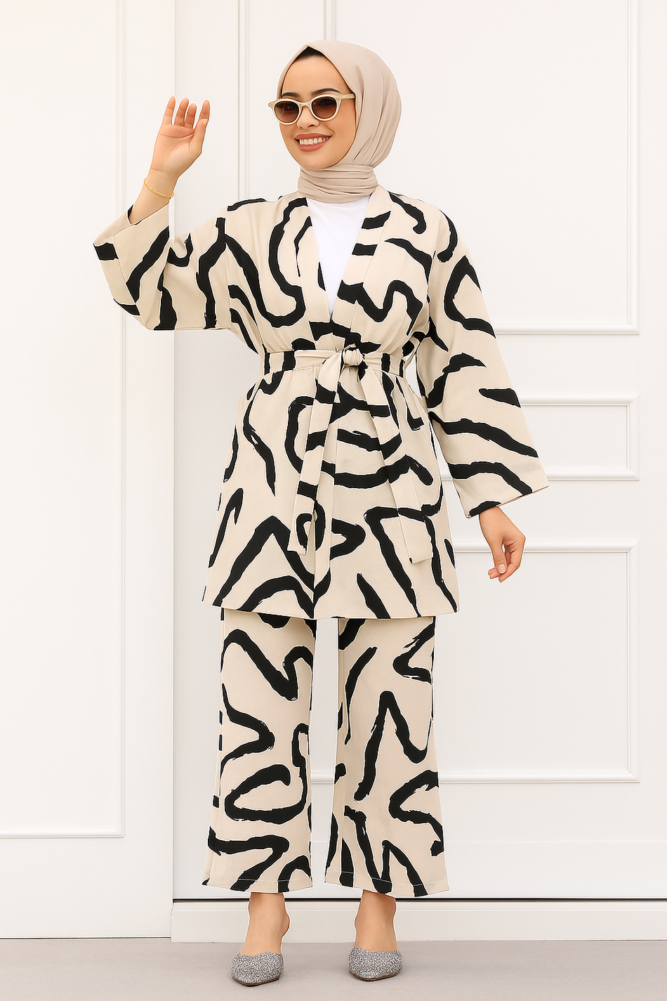 Modest Two-Piece Printed Set – Belted Kimono Top & Wide-Leg Pants